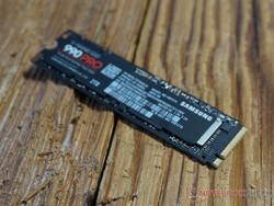 Samsung SSD 990 Pro 2TB, tillhandahålls av Samsung.