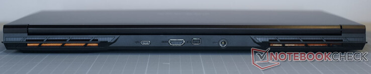 USB-C 3.2 Gen2×1 (utan ytterligare funktioner); HDMI 2.1 (med HDCP 2.3); Mini DisplayPort 1.4; strömförsörjningsenhetskontakt;