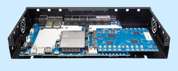 BPI-R4 Pro kan också fås med ett aluminiumhölje som tillval.