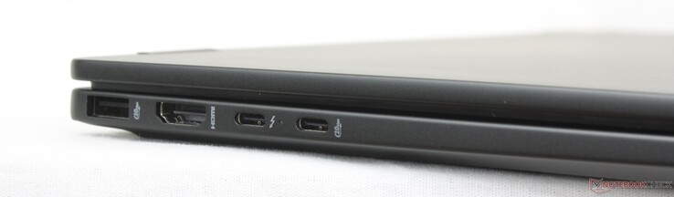 Vänster: USB-A (10 Gbps), HDMI 2.1, USB-C Thunderbolt 4 med DisplayPort + Power Delivery, USB-C (10 Gbps) med DisplayPort + Power Delivery