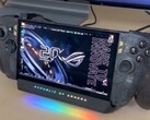 Asus ROG Ally X20 har ett genomskinligt skal.