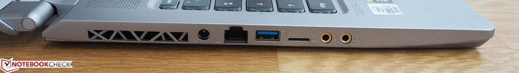 Vänster: Ström, RJ45 LAN, USB-A 3.0, microSD, Mikrofon, Hörlurar