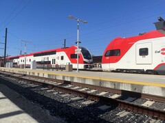 Parkerade Caltrain EMU:er (Stadler Kiss) i väntan på trafik under Display Week i maj 2024 (Bildkälla: Andreas Sebayang)