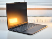 Lenovo IdeaPad Slim 3 15Q8X10 med Qualcomm Snapdragon X (bildkälla: Benjamin Herzig/Notebookcheck)