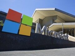 Microsofts skyltar står framför företagets campusbyggnad