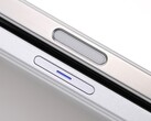 Vivo visar upp Vivo X200 Ultras dedikerade avtryckarknapp och förklarar några skillnader jämfört med iPhone 16 Pro Max kamerakontroll (Bildkälla: Vivo, redigerad)