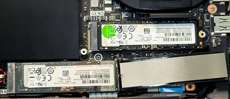 Titan 18 HX AI har 1x PCIe Gen5 och 3x PCIe Gen4 NVMe-platser