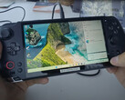 GPD Win 5 ser ut som en överdimensionerad GPD Win 4 med omplacerade knappar. (Bildkälla: GPD)