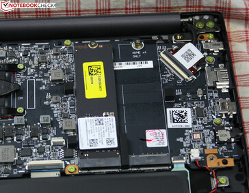 Det finns plats för en andra M.2 SSD, men RAM-minnet är fastlödd och kan inte uppgraderas.