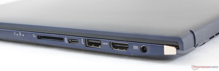 Höger: SD-kortläsare, USB Typ C 3.1 Gen. 2, USB Typ A 3.1 Gen. 2, HDMI, AC-adapter
