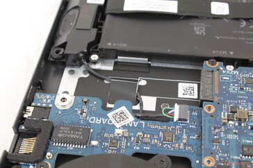 Den sekundära M.2 2280 PCIe4 x4 SSD-kortplatsen är inaktiverad i vår konfiguration