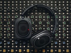 Nothing Headphone (1) Pro kombinerar tre element per öra med adaptiv ANC och upp till 68 timmars batteritid.