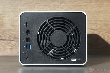 TerraMaster F4-425 Plus och Pro ser identiska ut.