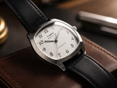 Timex Marlin Tonneau TW2Y84300IK har en vit urtavla