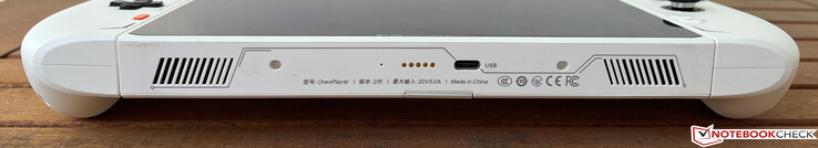 Botten: USB-C 3.2 Gen.1 (5 GBit/s, Power Delivery, DisplayPort ALT-läge)