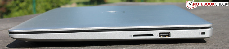 höger: kortläsare, USB 3.0, Kensington Lock