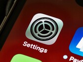 Närbild av en iPhone-skärm som visar appikonen Inställningar