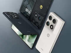 Motorolas första vikbara telefon i bokformat kommer i tre olika utföranden.