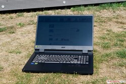 Acer Nitro 5 AN517-55-738R i solljus