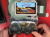 DIY-versionen av "Frankenstein", PlayStation 2 slim, bärbar handhållen spelkonsol med exponerad hårddisk