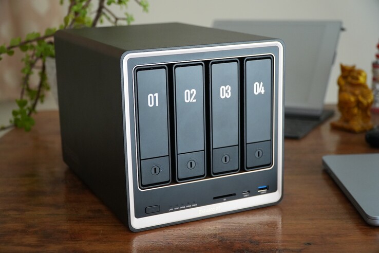 Ugreen NASync DXP4800 GT är en NAS med fyra hårddiskfack