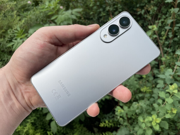 Galaxy S25 Edge var en av de ultratunna smartphones som släpptes 2025.