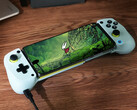 Version 5.0 av GameHub introducerar också prestandaförbättringar. På bilden: Hollow Knight: Silksong körs på en Android telefon. (Bildkälla: GameSir och Steam - redigerad)