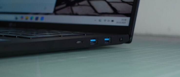 2 x USB-A 3.1, plats för Kensingtonlås