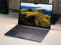 Microsofts jämförelse med MacBook Air är inte helt rättvis (Bildkälla: Notebookcheck)