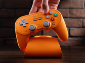 Den nya versionen av 8BitDo Pro 3 har en särskilt iögonfallande finish. (Bildkälla: 8BitDo)