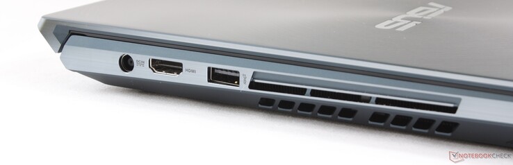Vänster: AC-adapter, HDMI 2.0, USB 3.1 Typ A Gen. 2