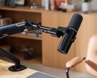 Maono PD500W kan användas som en trådbunden eller trådlös mikrofon för livestreaming från en bärbar dator eller en mobil.