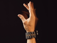 Nya Metas sEMG-RD-armband. Full kontroll med en handviftning - framtiden för wearables? (Bildkälla: Meta, redigerad)