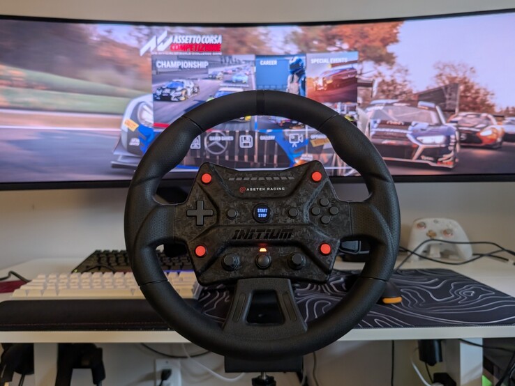Asetek Initium ratt med Assetto Corsa Competizione på PC.