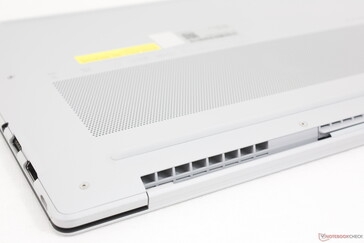 Utblåsningsventiler längs chassits baksida