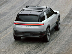 Rivian R2 baktill.