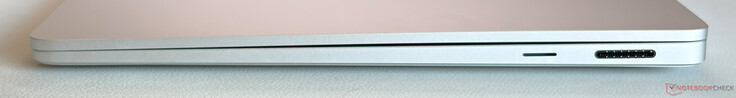 Höger: microSD-Express-kortläsare, Surface Connect-port