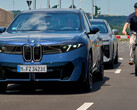 BMW Neue Klasse: Aktivt skydd för cyklister. Det elektroniska dörrlåset förhindrar att passagerarna öppnar dörren när en cyklist närmar sig.