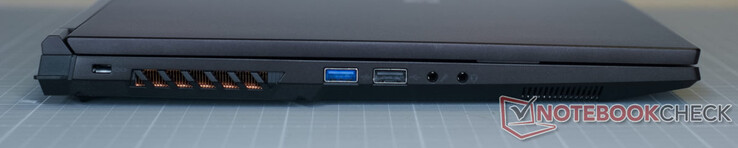 Kensington Security Slot; USB-A 3.2 Gen1; USB-A 2.0; mikrofoningång; hörlursuttag (kompatibel med flera hörlurar)