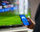 En hand håller i en smartphone där VPN-appen är öppen