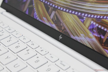 Gångjärnen är inte särskilt starka, men locket är så lätt att det inte är något problem att vackla