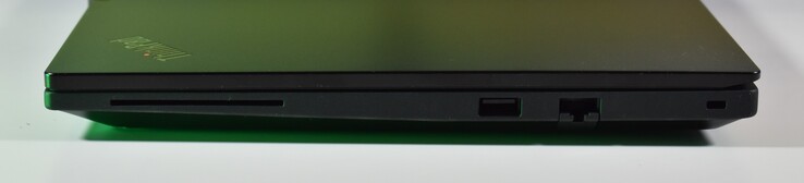 rätt: Smartcard-läsare, USB-A 3.2 Gen 1, RJ45-Ethernet, plats för Kensington Lock