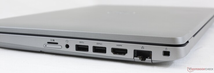 Höger: MicroSD-läsare, SIM-plats, 3.5 mm ljud, 2x USB 3.2 Gen. 1, HDMI, Gigabit RJ-45, Noble-lås