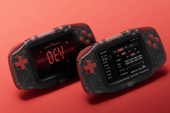 Konkr Pocket Advance Developers' Special Edition har röda knappar och ett genomskinligt hölje.