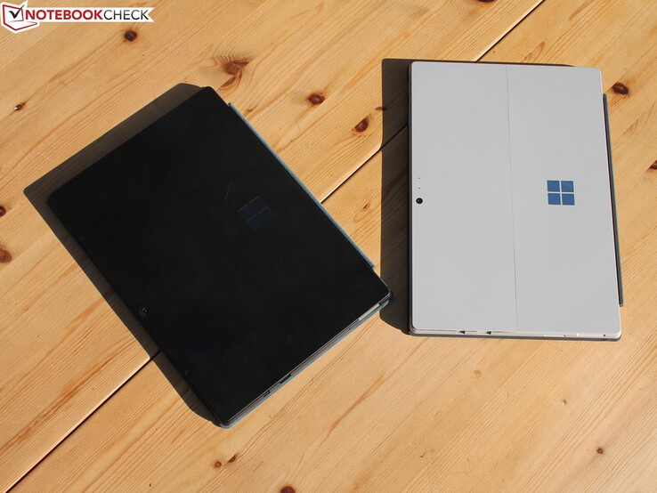 Microsoft Surface Pro 6 i5 silverfärgad (höger)