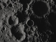 Shackleton-kratern vid månens sydpol (Bildkälla: NASA; beskuren)