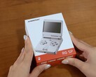 Anbernic RG SP levereras i en nydesignad försäljningsförpackning.
