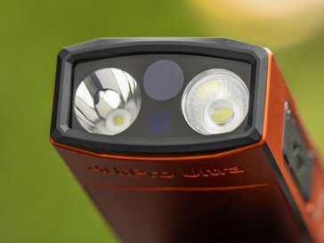 Olight ArkPro Ultra har ett bredstrålande ljus, ett punktstrålkastarljus, UV-ljus och en grön laser.