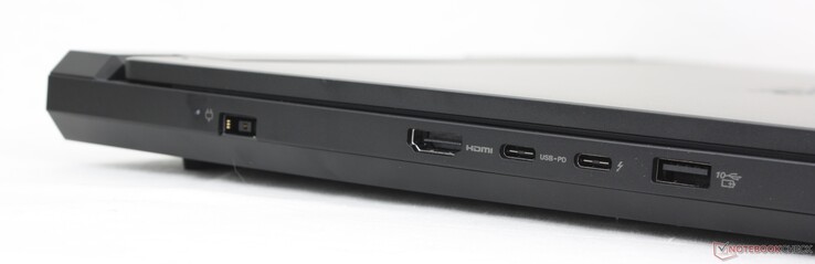 Vänster: AC-adapter, HDMI 2.1, USB-C 3.2 Gen. 2 (140 W Power Delivery + DisplayPort 2.1), USB-C Thunderbolt 4 (DisplayPort 2.1), USB-A 3.2 Gen. 2