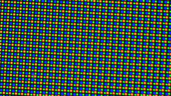 OLED-displayen använder en RGGB-subpixelmatris som består av en röd, en blå och två gröna lysdioder.
